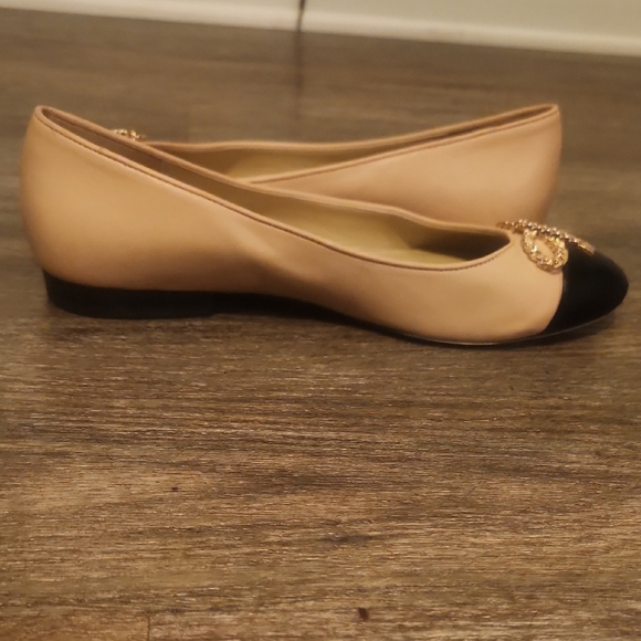 Michael Kors Black and Tan Leather Ballet Flats with Gold Bow Size 9.5 - Picture 13 of 13